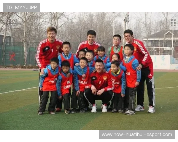 国足球员参与公益活动展现担当，足球公益活动的感想